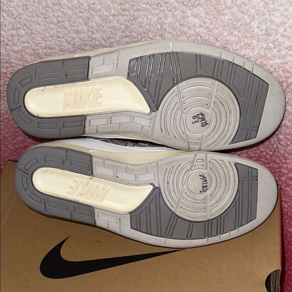 Air Jordan Retro 2 White Gray Athletic Shoes main image 10